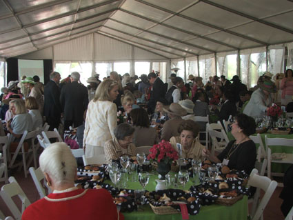 045_LuncheonTent