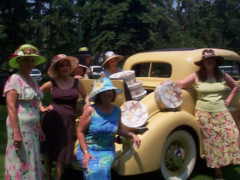 Girls&YellowCar