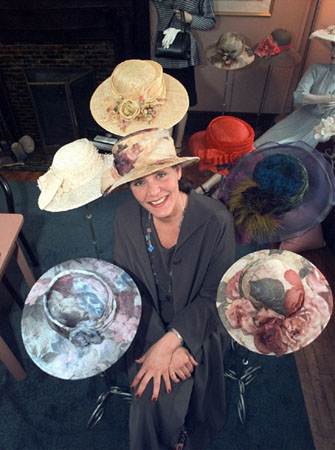 GC Salon DetNews2000-0322-ctj-Hats031Copy